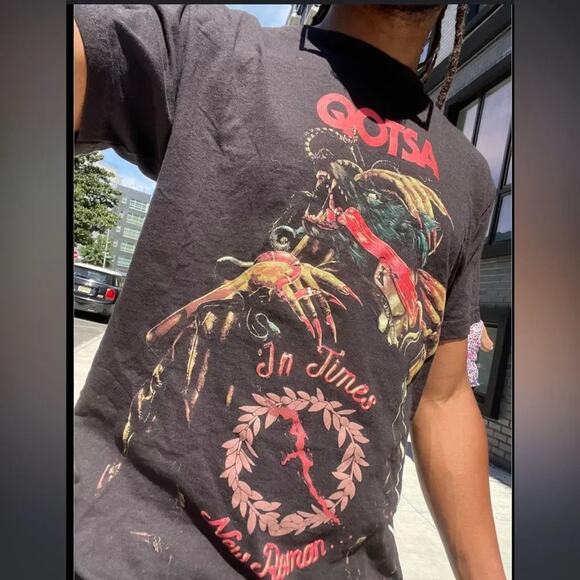 Queens of the Stone Age In Times New Roman... 2023 Tour Tee Size XXL New w/o Tag - Picture 2 of 5